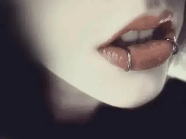 西檬之桥-【西檬之家-字母圈TK是什么？探索挠痒痒在BDSM关系中的巧妙乐趣】